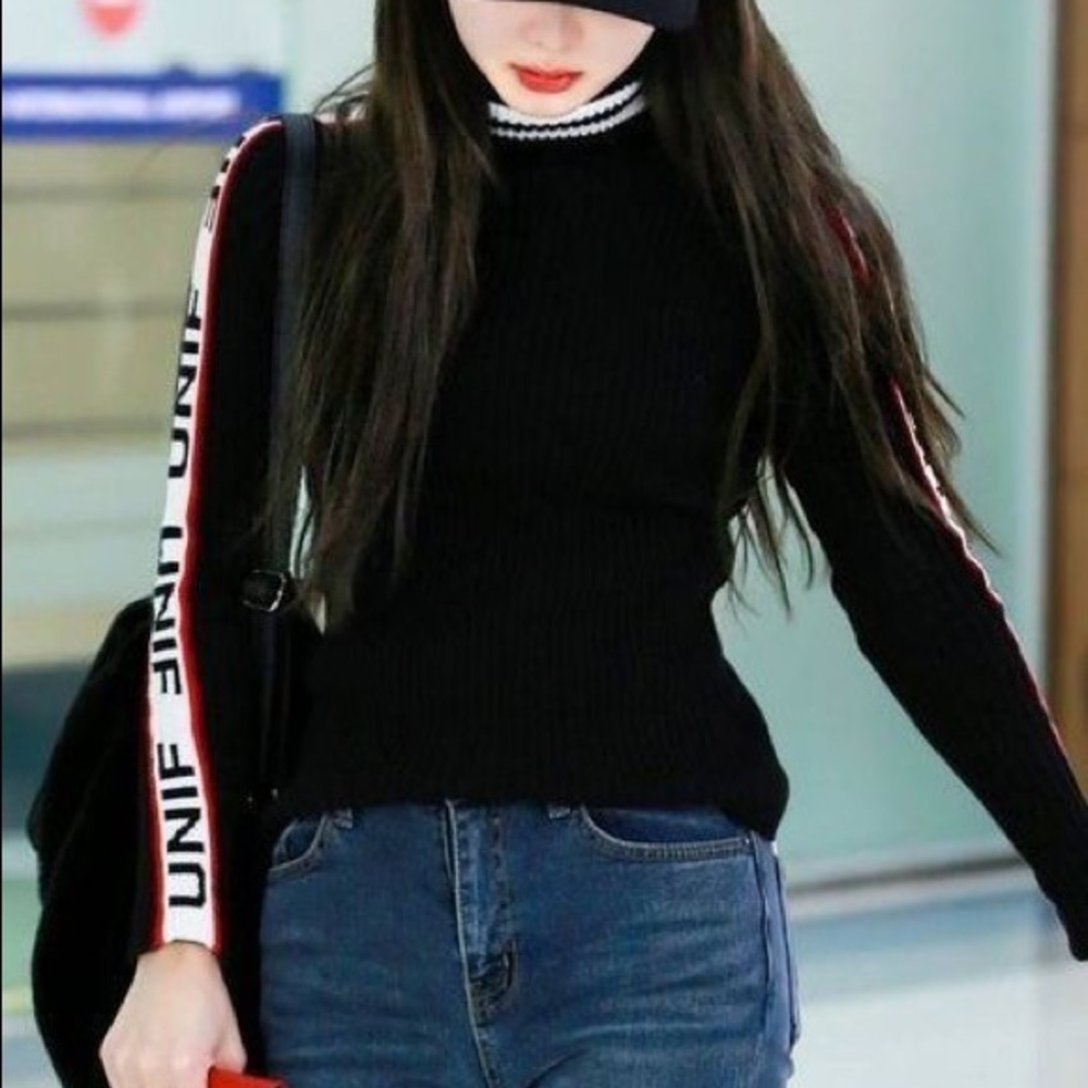 UNIF Mockneck Sweater in Black